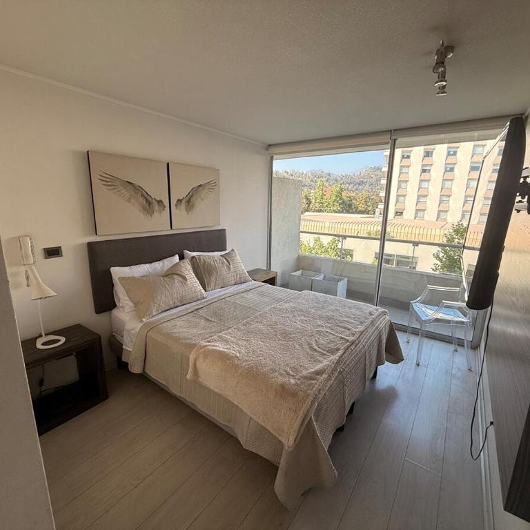 Skyline Urban Retreat in Providencia - Apartment with Mountain View - 11