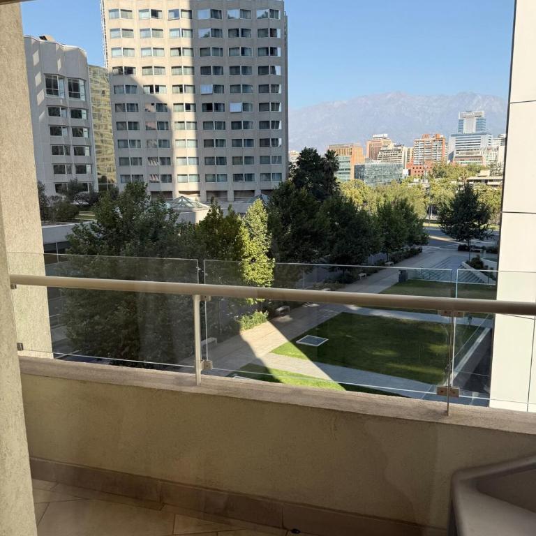Skyline Urban Retreat in Providencia - Apartment with Mountain View - 22