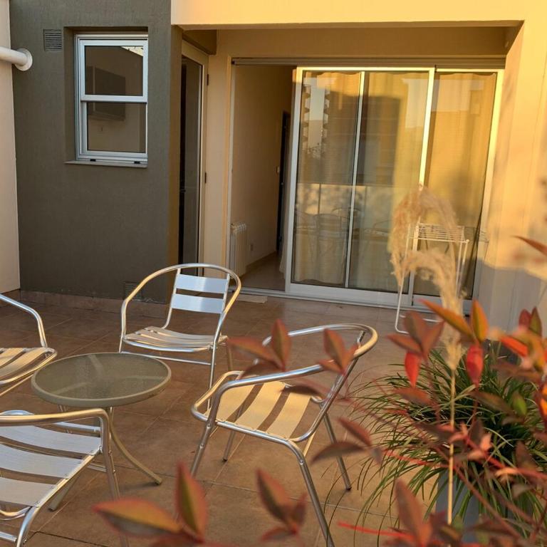 Moderno departamento con excelente ubicación y cochera - Apartamento de 2 dormitorios - 13