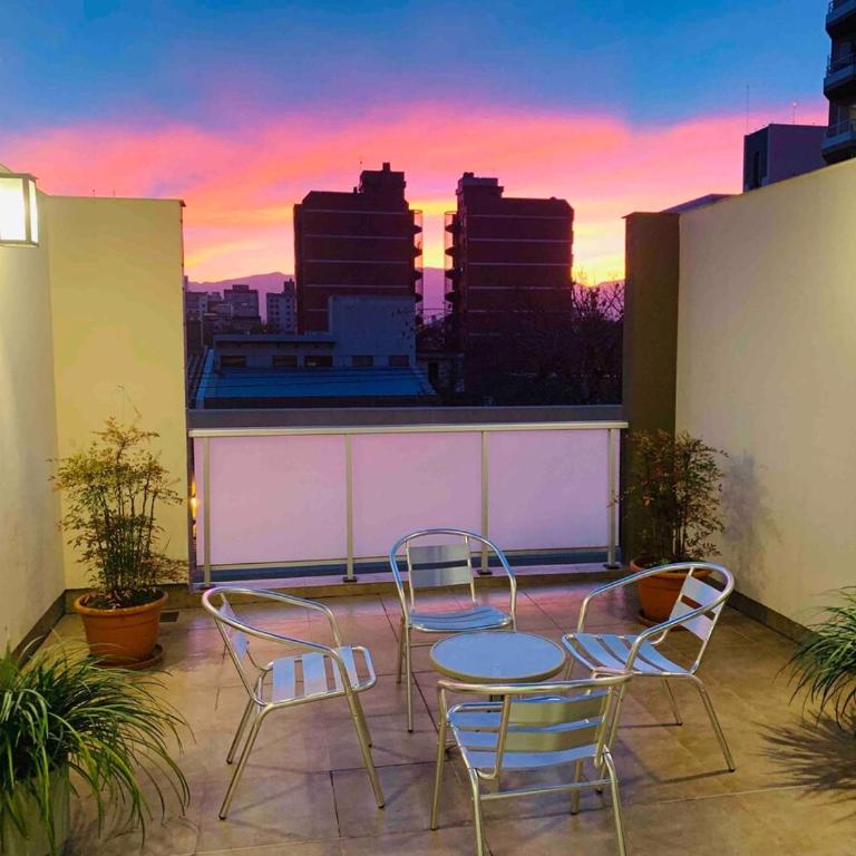 Moderno departamento con excelente ubicación y cochera - Apartamento de 2 dormitorios - 12