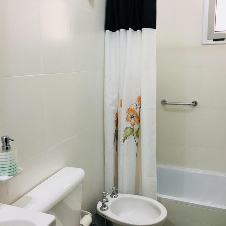 Moderno departamento con excelente ubicación y cochera - Apartamento de 2 dormitorios - 4