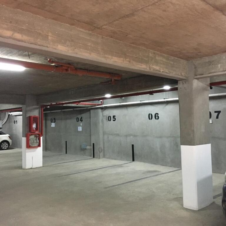 Moderno departamento con excelente ubicación y cochera - Apartamento de 2 dormitorios - 14