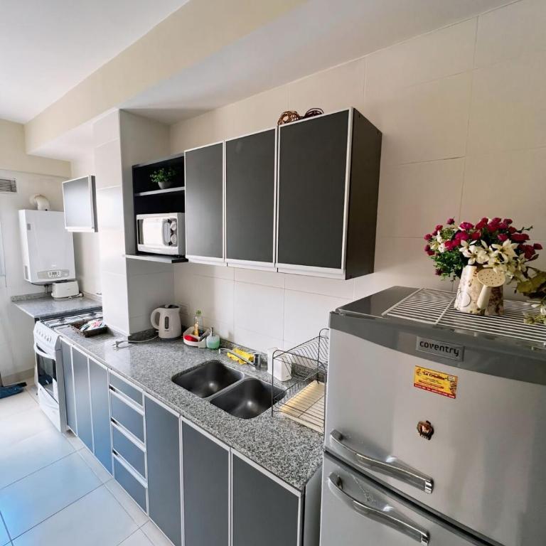 Moderno departamento con excelente ubicación y cochera - Apartamento de 2 dormitorios - 8
