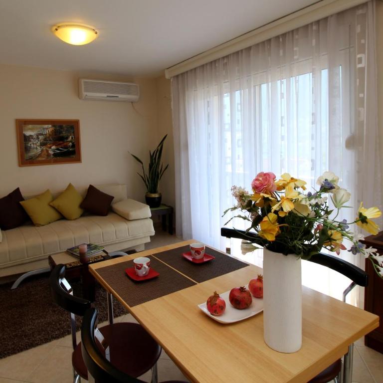 Apartments Kordić - One-Bedroom Apartment with Balcony and Sea View - 4