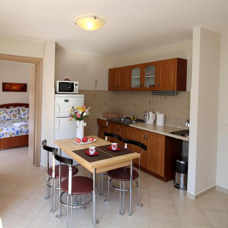 Apartments Kordić - One-Bedroom Apartment with Balcony and Sea View - 5