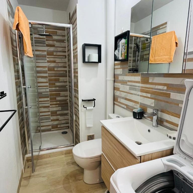Saint-Cyprien : T2 avec Terrasse, Clim et Parking, Près de la Plage - FR-1-309-470 - Apartment - 17