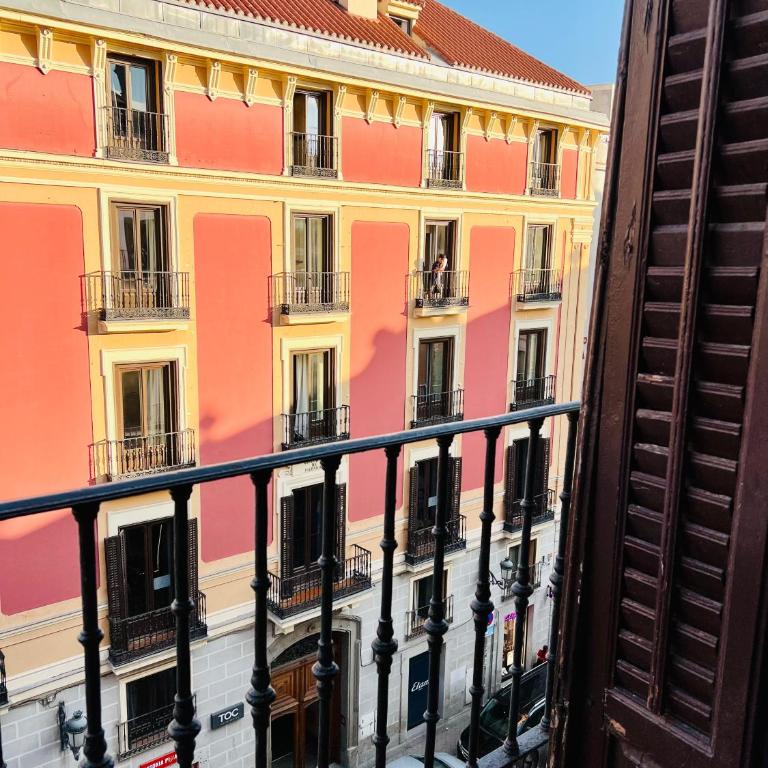 Miguel Ángel boutique rooms - PUERTA DEL SOL - Deluxe Double Room with Balcony - 2