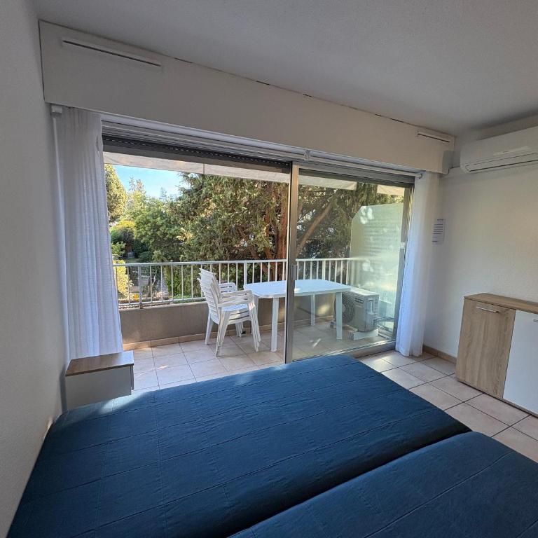 Studio idéal centre-ville St-Raphaël, climatisé, proche plage et commerces, balcon, WI-FI, parking optionnel - FR-1-466A-35 - Studio - 10