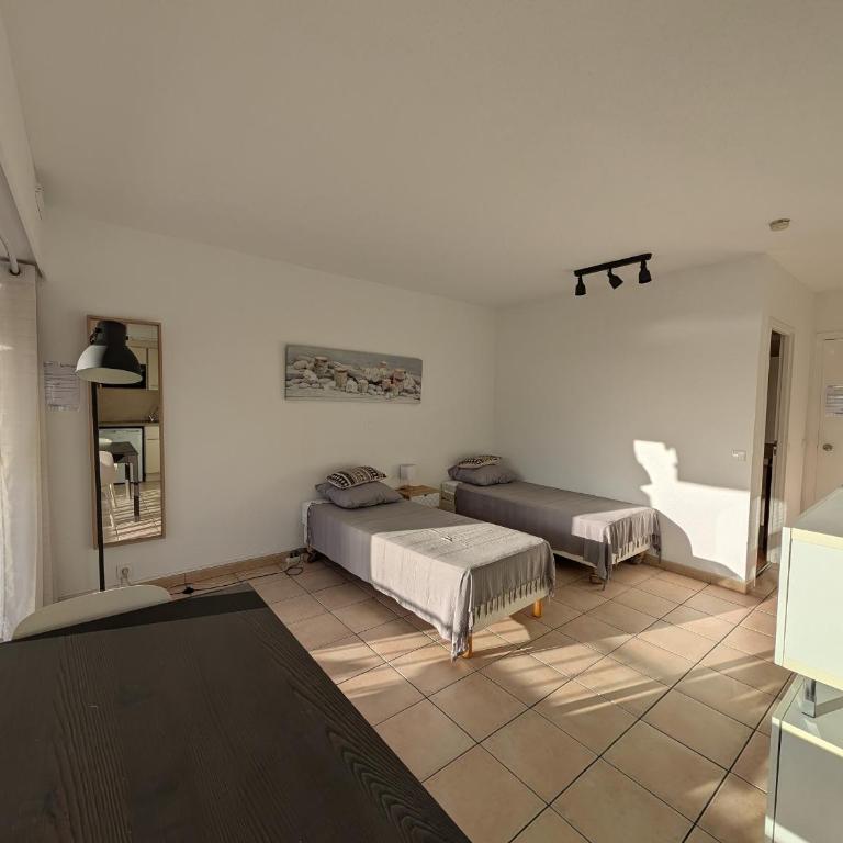 Studio Proche Plage et Commerces - Climatisé, Parking, Wi-Fi - FR-1-466A-12 - Studio - 8