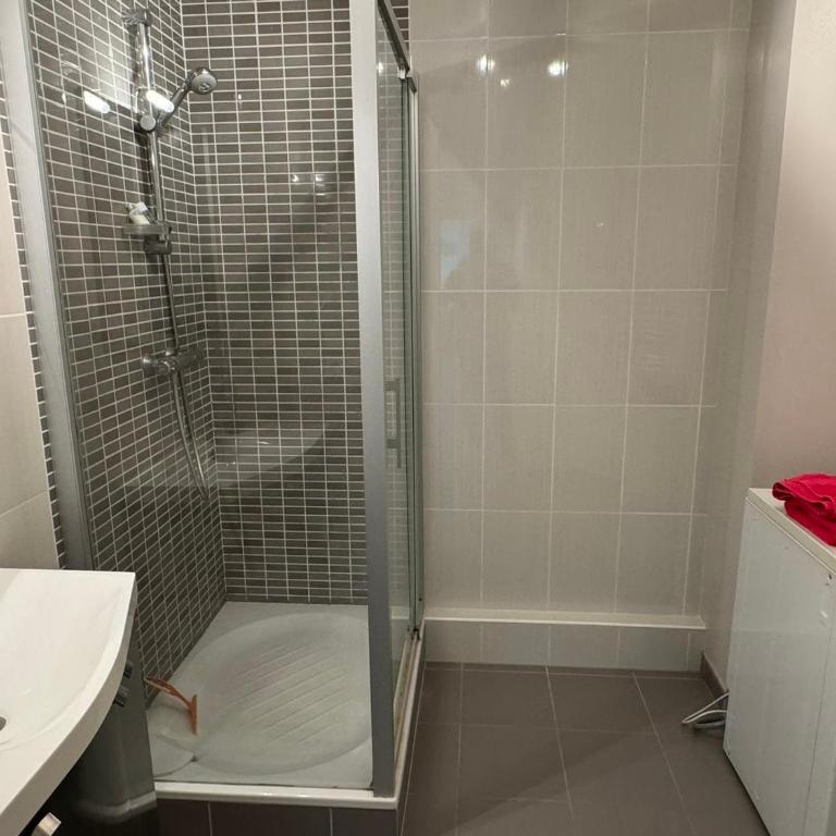 Appartement Moderne près de la Plage et du Centre - 2 Chambres, Balcon, Parking, Animaux Acceptés - FR-1-487-363 - Apartment - 15