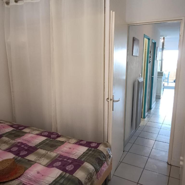 T2 Coquet 40m², Parking Sécurisé, Proche Plage - FR-1-798-22 - Apartment - 12