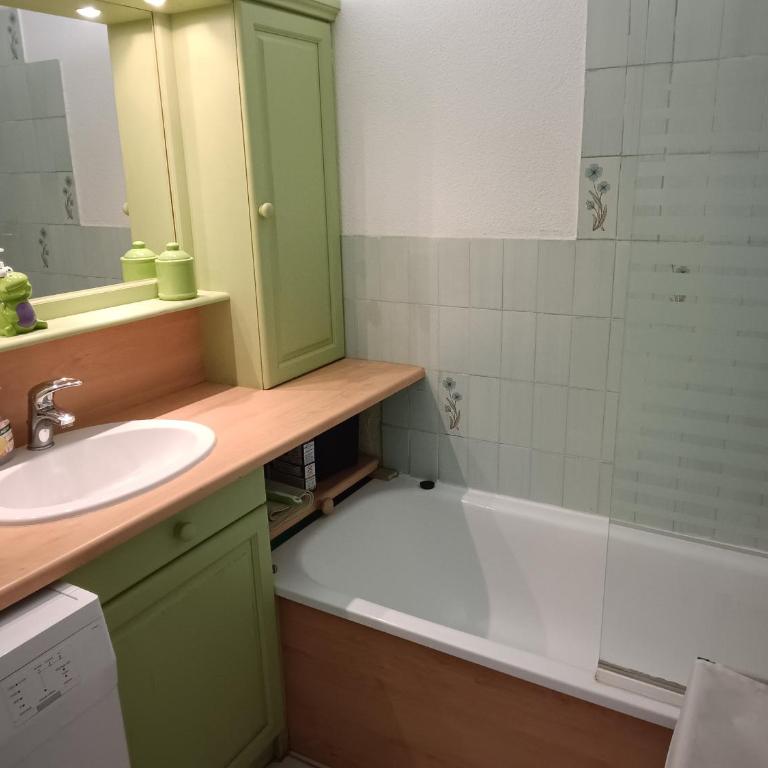 T2 Coquet 40m², Parking Sécurisé, Proche Plage - FR-1-798-22 - Apartment - 13