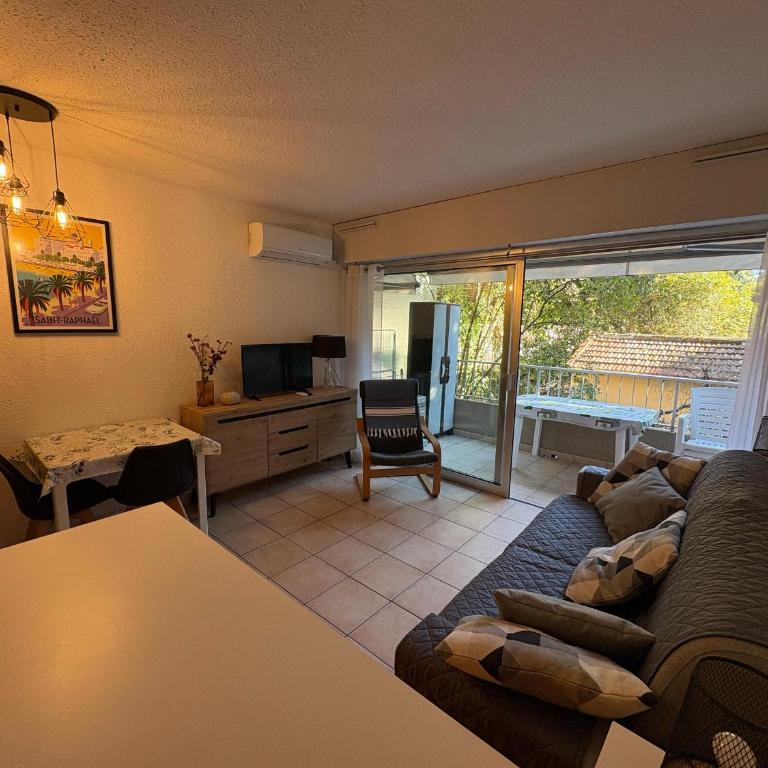 Studio Climatisé 2/3 Pers, Balcon, à 50m de la Plage et 200m du Centre-Ville de Saint-Raphaël - FR-1-466A-49 - Studio - 6