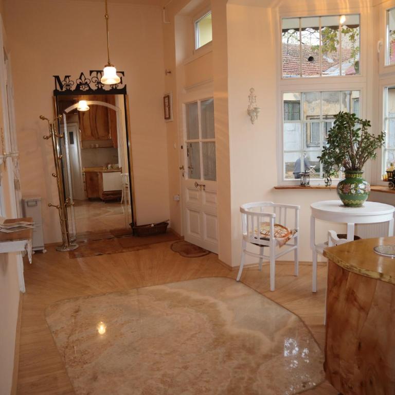 Golden Sun Salon - Apartment - 2