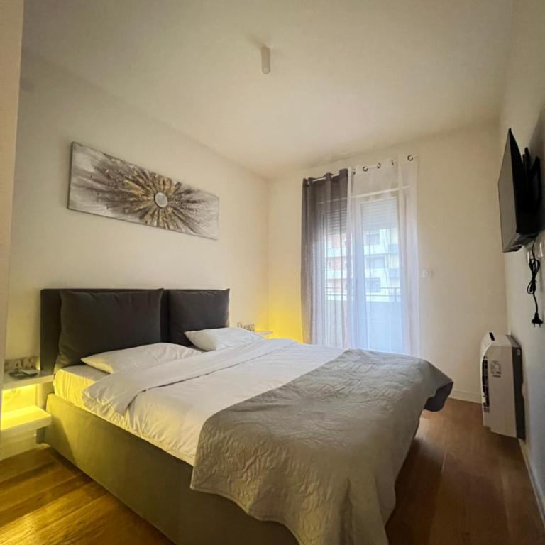 White Homes 1BR - Central Point - One-Bedroom Apartment with Balcony - 12