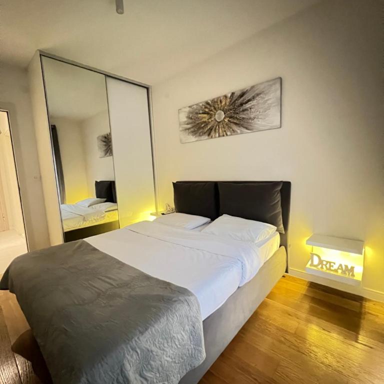 White Homes 1BR - Central Point - One-Bedroom Apartment with Balcony - 7