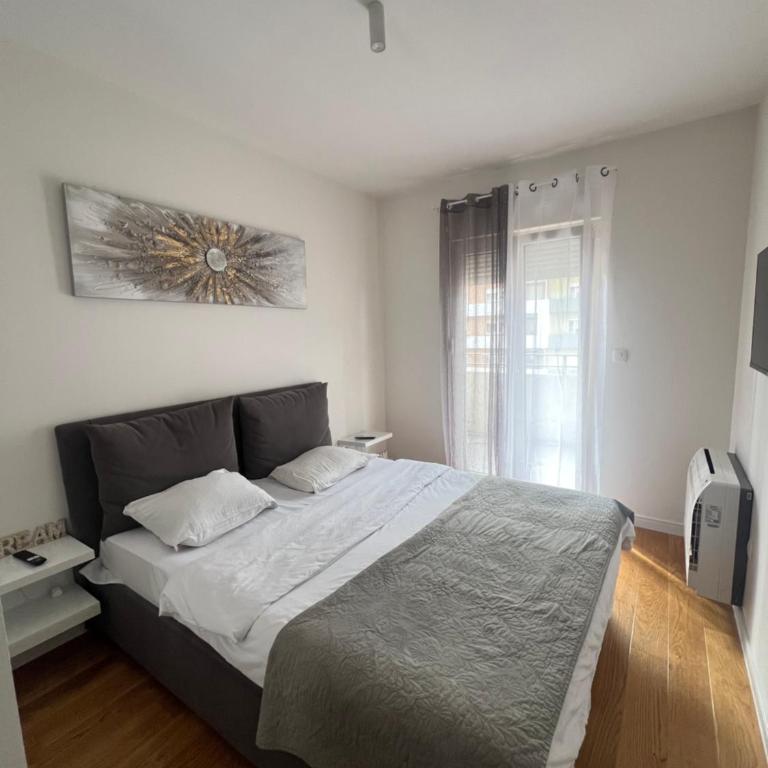 White Homes 1BR - Central Point - One-Bedroom Apartment with Balcony - 13