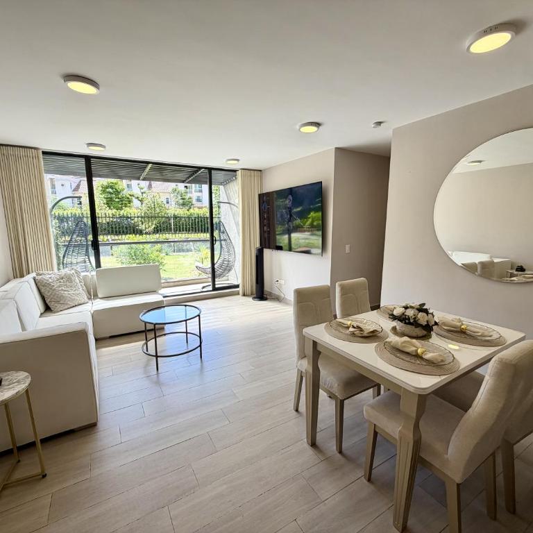Luxury loft with home theater & pool, Buenavista top location - Apartamento de 2 dormitorios con balcón y terraza - 2