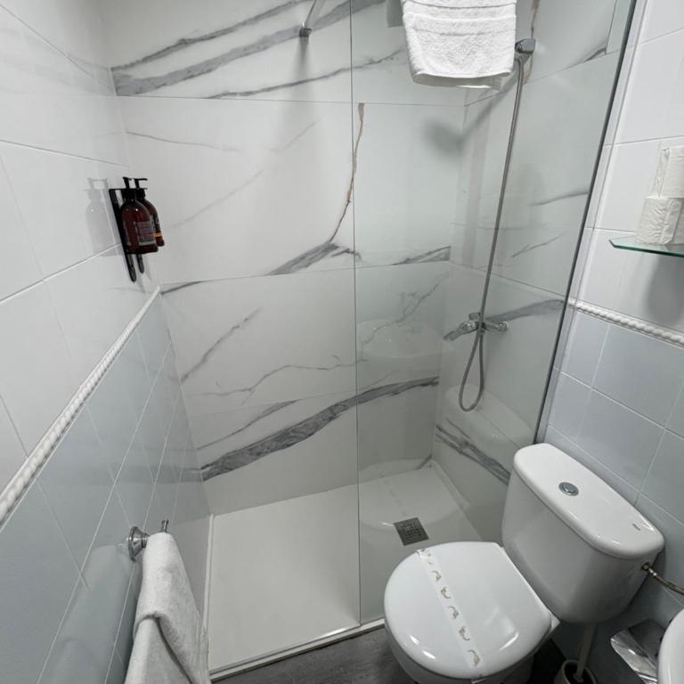 Hotel Real - Habitación Triple con baño privado - 4