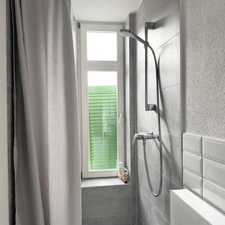 NI FRAVI Holiday Apartments, Interlaken West - Two-Bedroom Apartment with Balcony - 10