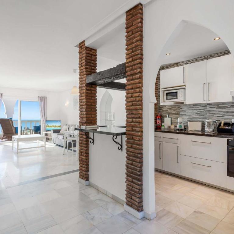 Bright Beachfront Apartment - ref 157 by Costarentals - Apartamento - 14