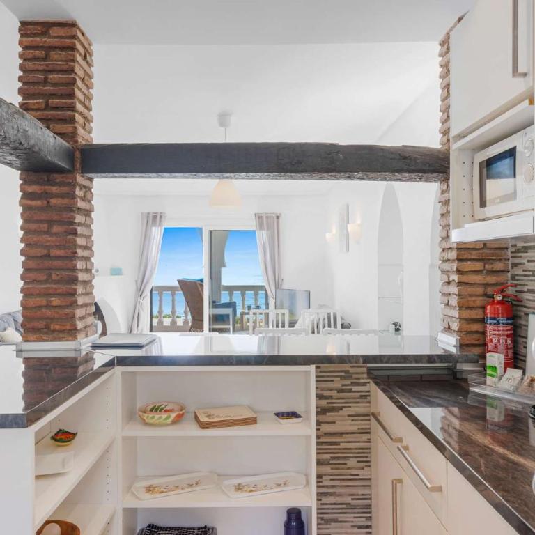 Bright Beachfront Apartment - ref 157 by Costarentals - Apartamento - 18