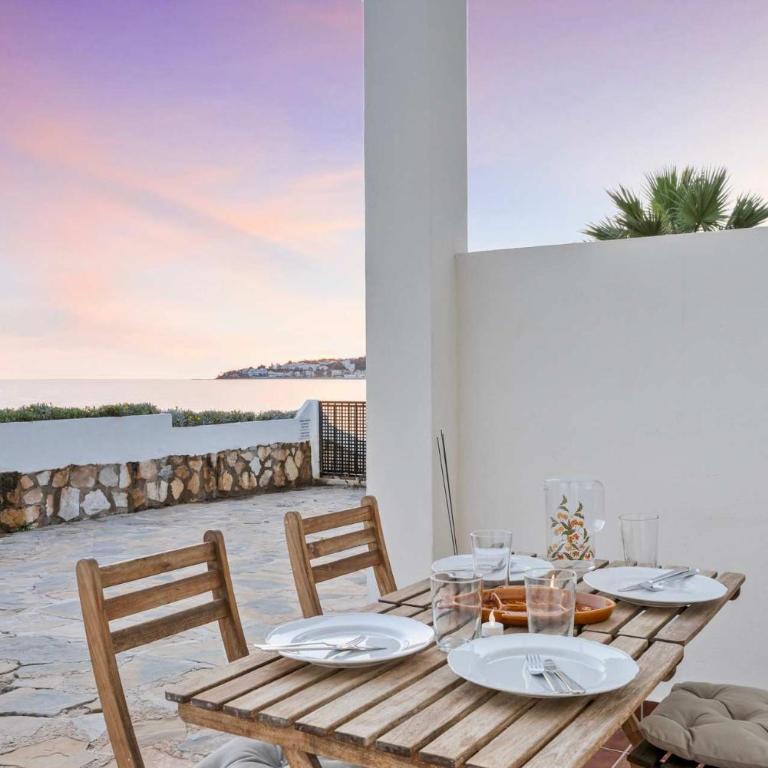 Bright Beachfront Apartment - ref 157 by Costarentals - Apartamento - 32