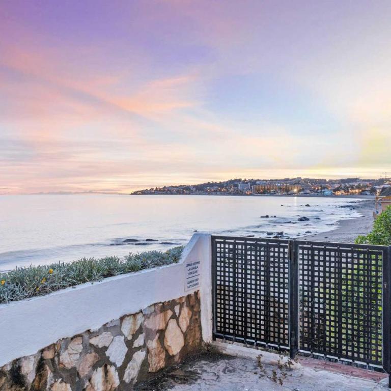 Bright Beachfront Apartment - ref 157 by Costarentals - Apartamento - 44