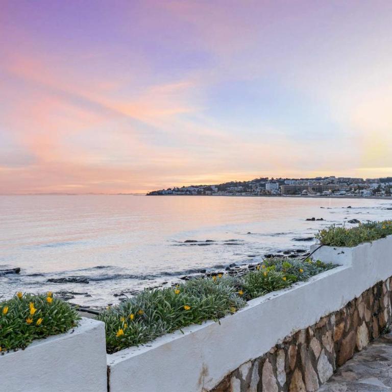 Bright Beachfront Apartment - ref 157 by Costarentals - Apartamento - 41