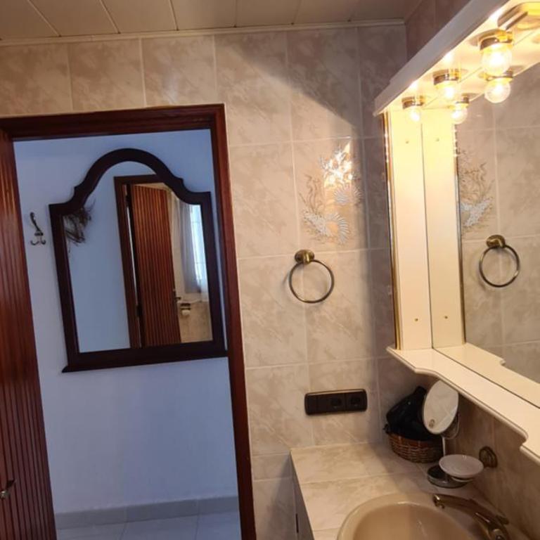 Caleta Beach House - Two-Bedroom House - 26