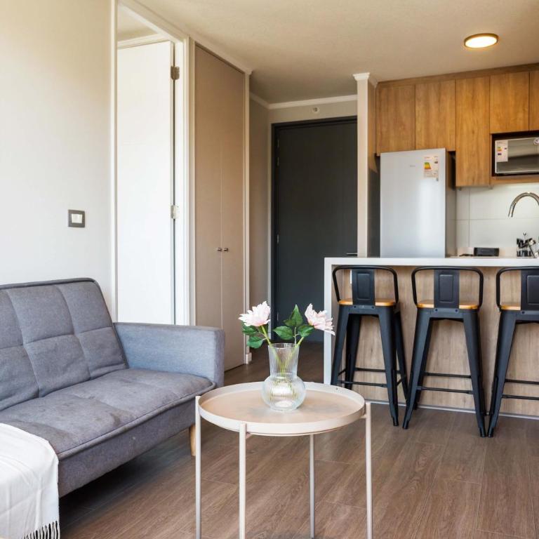 Chic Modern Retreat in Nunoa Perfect for Five - Apartment - 10