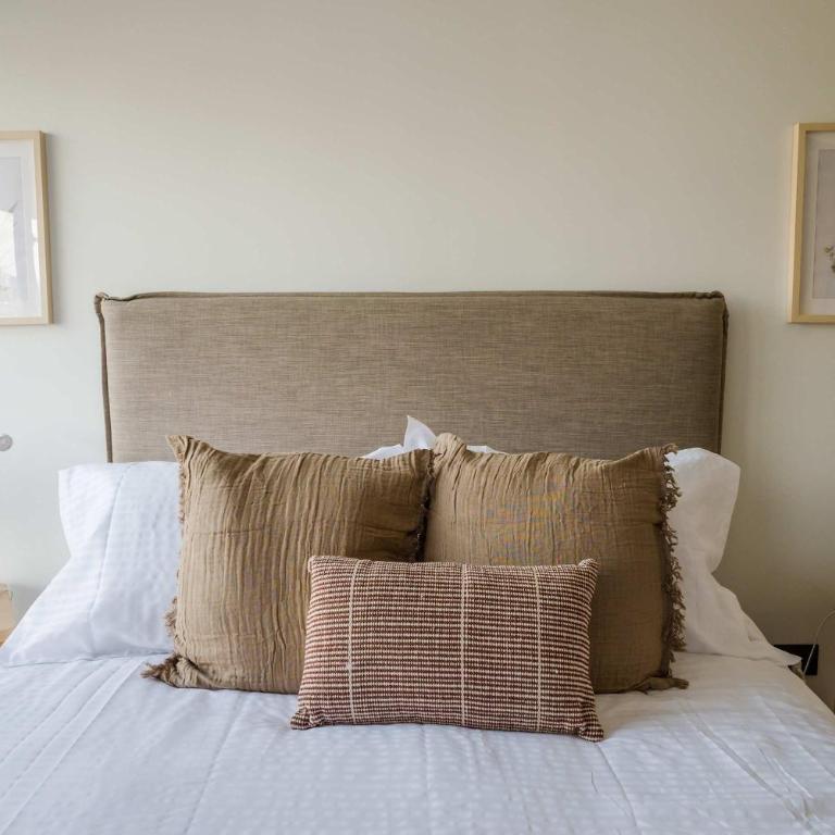 Modern 2BR Flat for 5 in Lively Las Condes Oasis - Apartment - 11