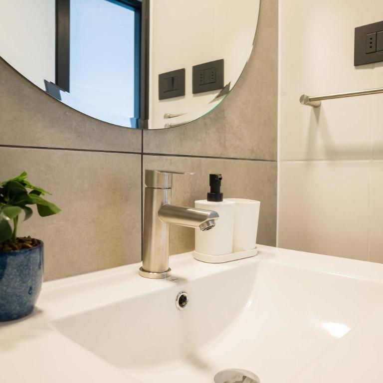 Modern 2BR Flat for 5 in Lively Las Condes Oasis - Apartment - 26