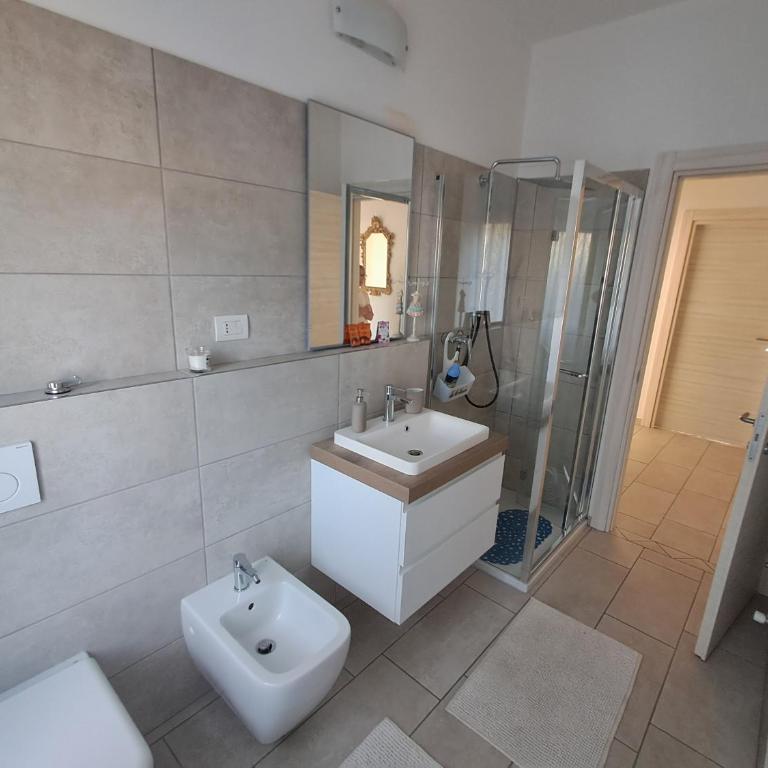 Al Roccolo Ferienwohnung mit Seeblick und Garten - Appartamento con 2 Camere da Letto - 5