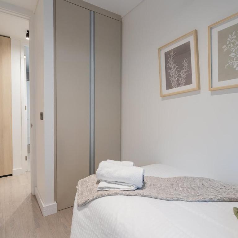 Modern 2BR Prime Las Condes Escape for 4 Guests - Apartment - 18