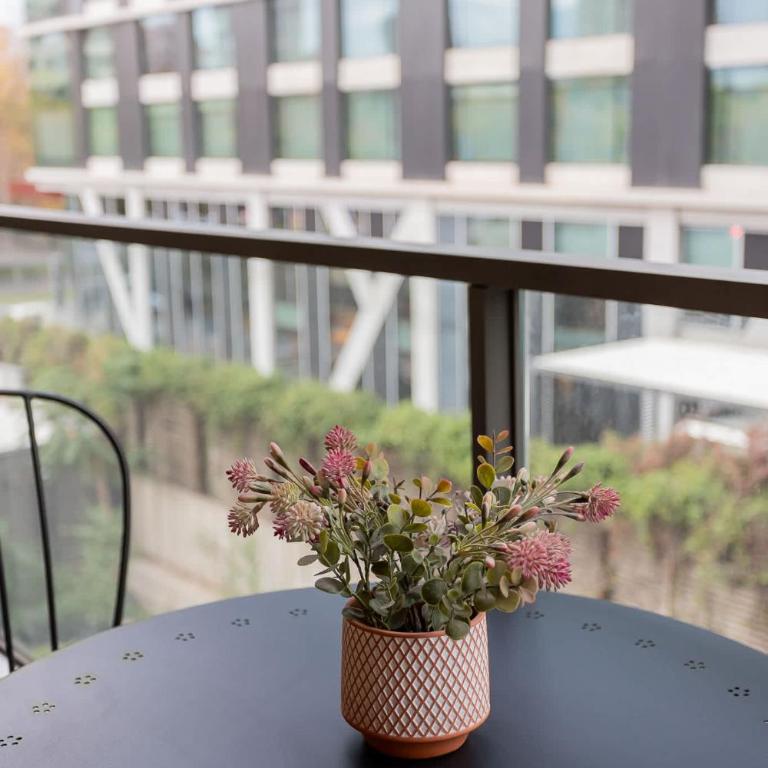 Modern 2BR Prime Las Condes Escape for 4 Guests - Apartment - 20