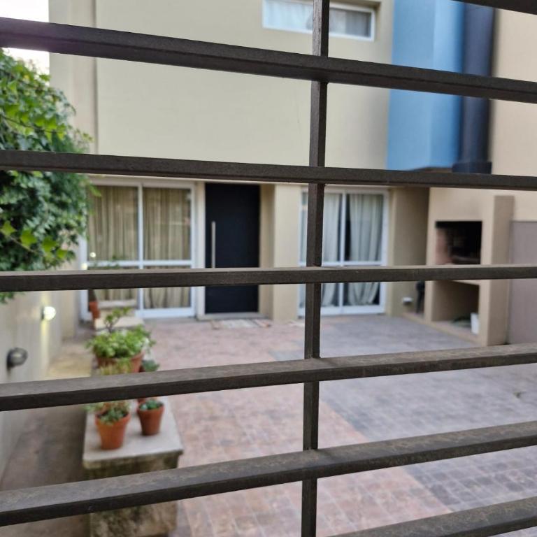 Casa cómoda con estilo y garage - Apartamento de 2 dormitorios - 1