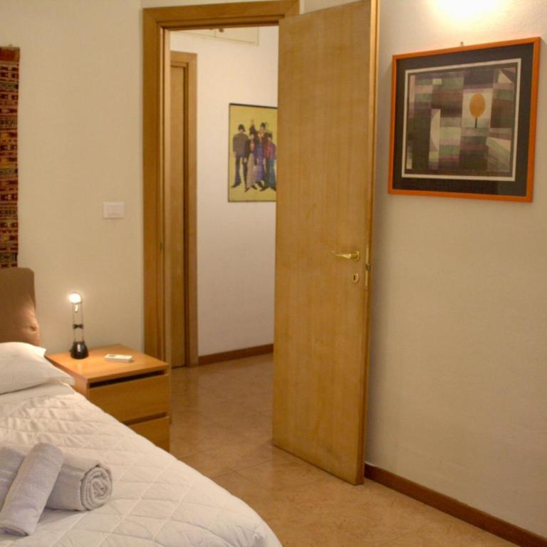 Amphitheatre View Apartment - One-Bedroom Apartment - 3