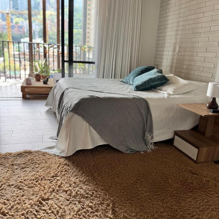 Art, design and urban life in Medellín loft - One-Bedroom Apartment - 18