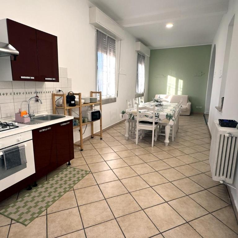 Roberta House Il Tuo Rifugio per Concerti, Eventi e Fiere - Appartamento con 3 Camere da Letto - 1