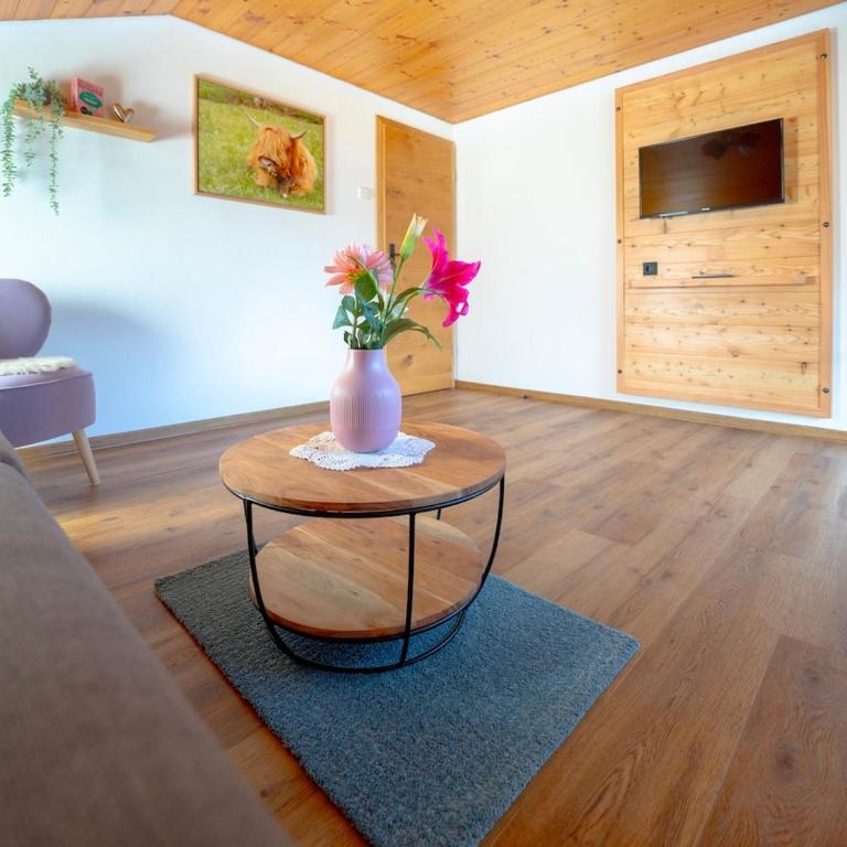 Wohlfühl Auszeit in den Bergen - Apartment mit 1 Schlafzimmer, Balkon und Bergblick - 1