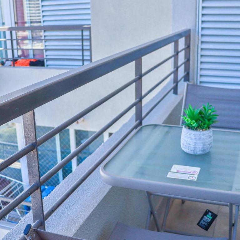 HOM I AireAcond Wifi Piscina Gym MetroSanta Isabel - Apartamento - 9