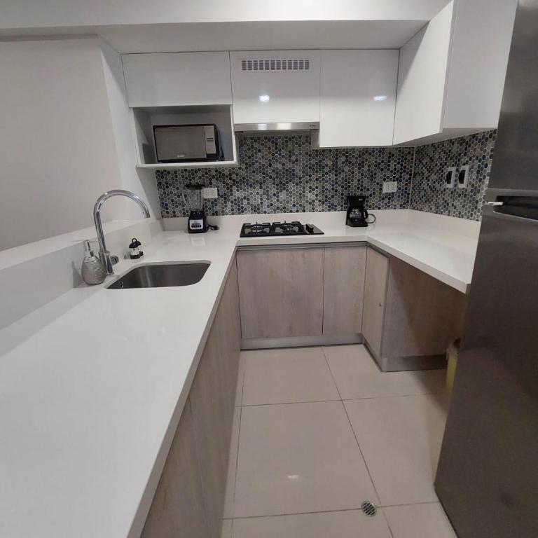 Modern Apartment with AC and Pool near Miraflores, Fast WiFi - One-Bedroom Apartment with City View - 7