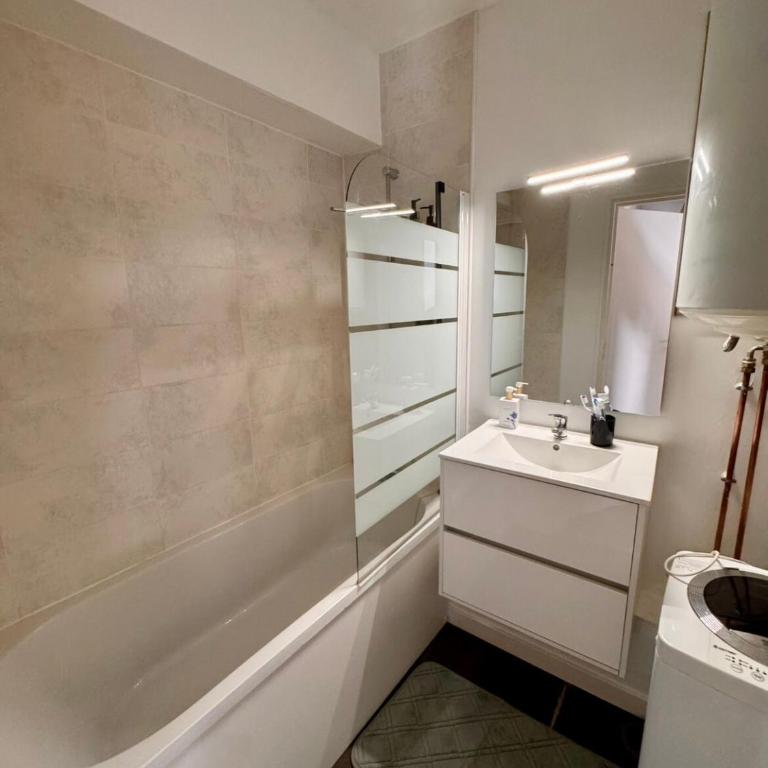Joli appartement avec parking privé en plein centre ville - Appartement 2 Chambres - 15