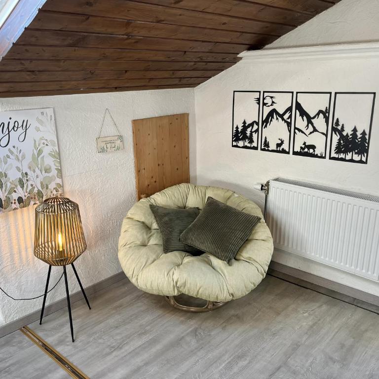 Gemütliches Dachgeschoss-Apartment mit Alpenblick - Apartment mit 1 Schlafzimmer - 2