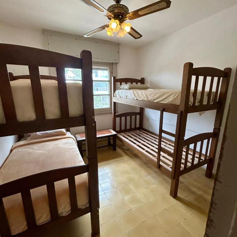 Piriapolis Centro Playa a una cuadra parrillero y cochera 4 habitaciones 3 banos - Four-Bedroom Vacation Home - 11