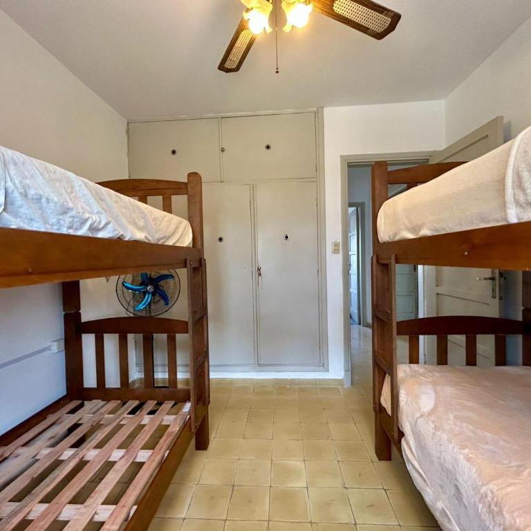 Piriapolis Centro Playa a una cuadra parrillero y cochera 4 habitaciones 3 banos - Four-Bedroom Vacation Home - 35
