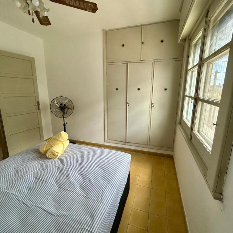 Piriapolis Centro Playa a una cuadra parrillero y cochera 4 habitaciones 3 banos - Four-Bedroom Vacation Home - 33