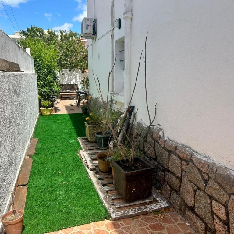 Piriapolis Centro Playa a una cuadra parrillero y cochera 4 habitaciones 3 banos - Four-Bedroom Vacation Home - 16
