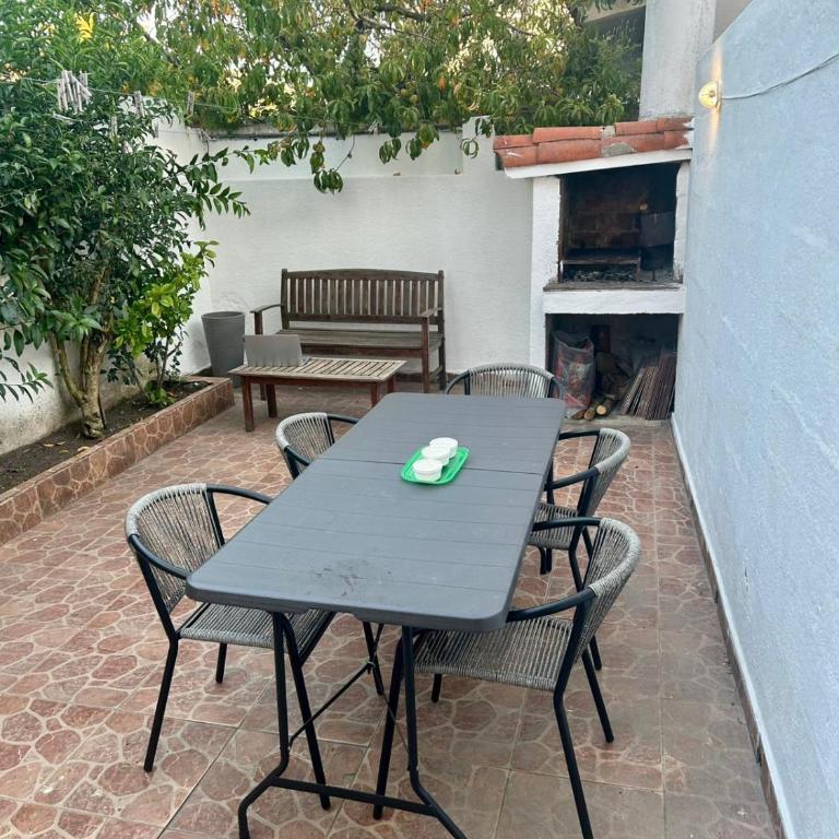 Piriapolis Centro Playa a una cuadra parrillero y cochera 4 habitaciones 3 banos - Four-Bedroom Vacation Home - 26